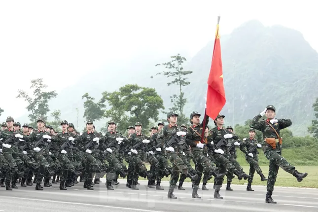 Các lực lượng quân đội tập luyện cho nhiệm vụ diễu binh, diễu hành dịp kỷ niệm 80 năm Cách mạng tháng Tám thành công (19/8/1945-19/8/2025) và Quốc khánh nước Cộng hòa xã hội chủ nghĩa Việt Nam (02/9/1945-02/9/2025). Ảnh: N.M.