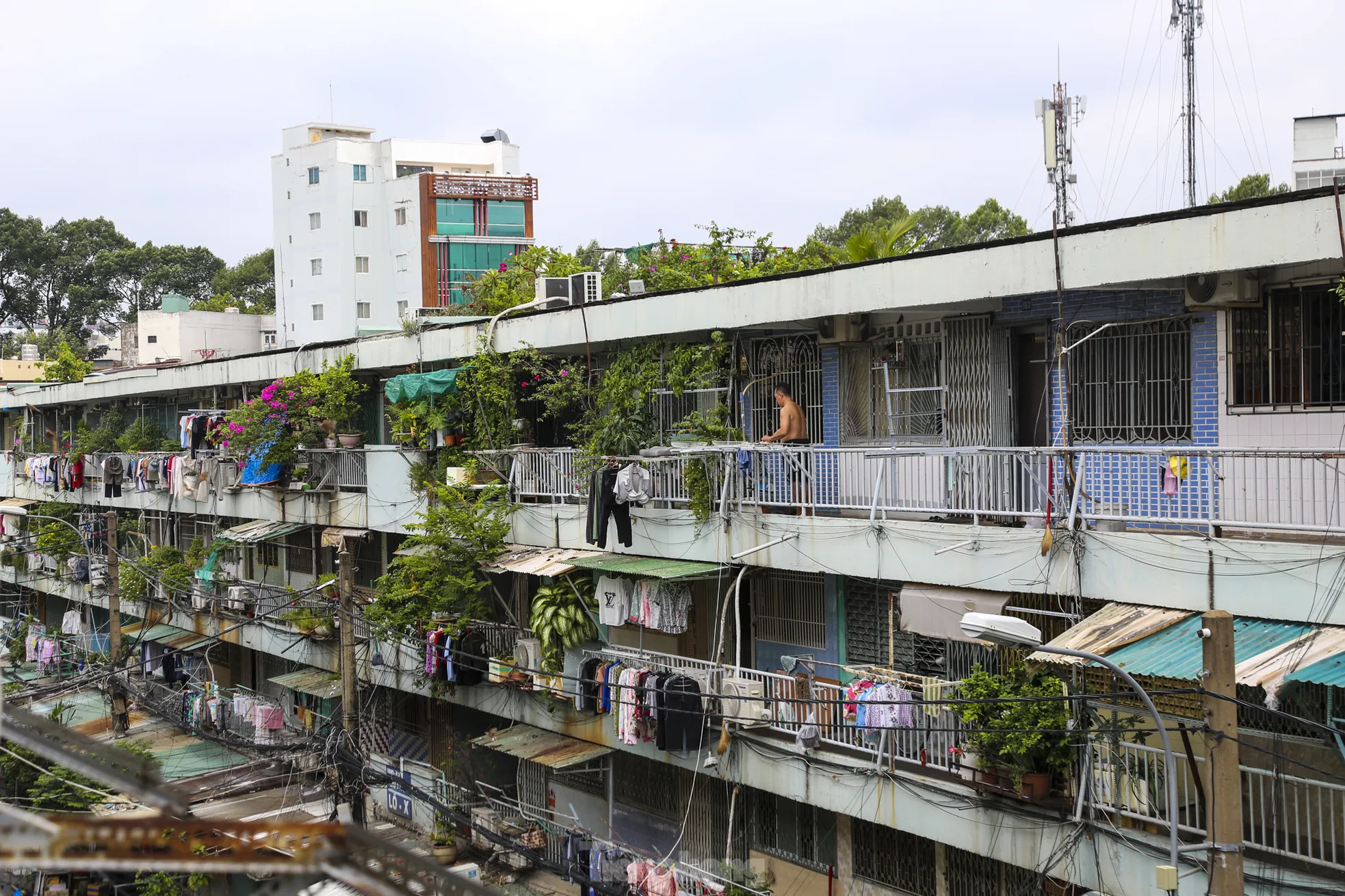 Ngoài việc gây mất mỹ quan đô thị, các chuồng cọp còn cản trở công tác cứu hộ, cứu nạn khi xảy ra hỏa hoạn.