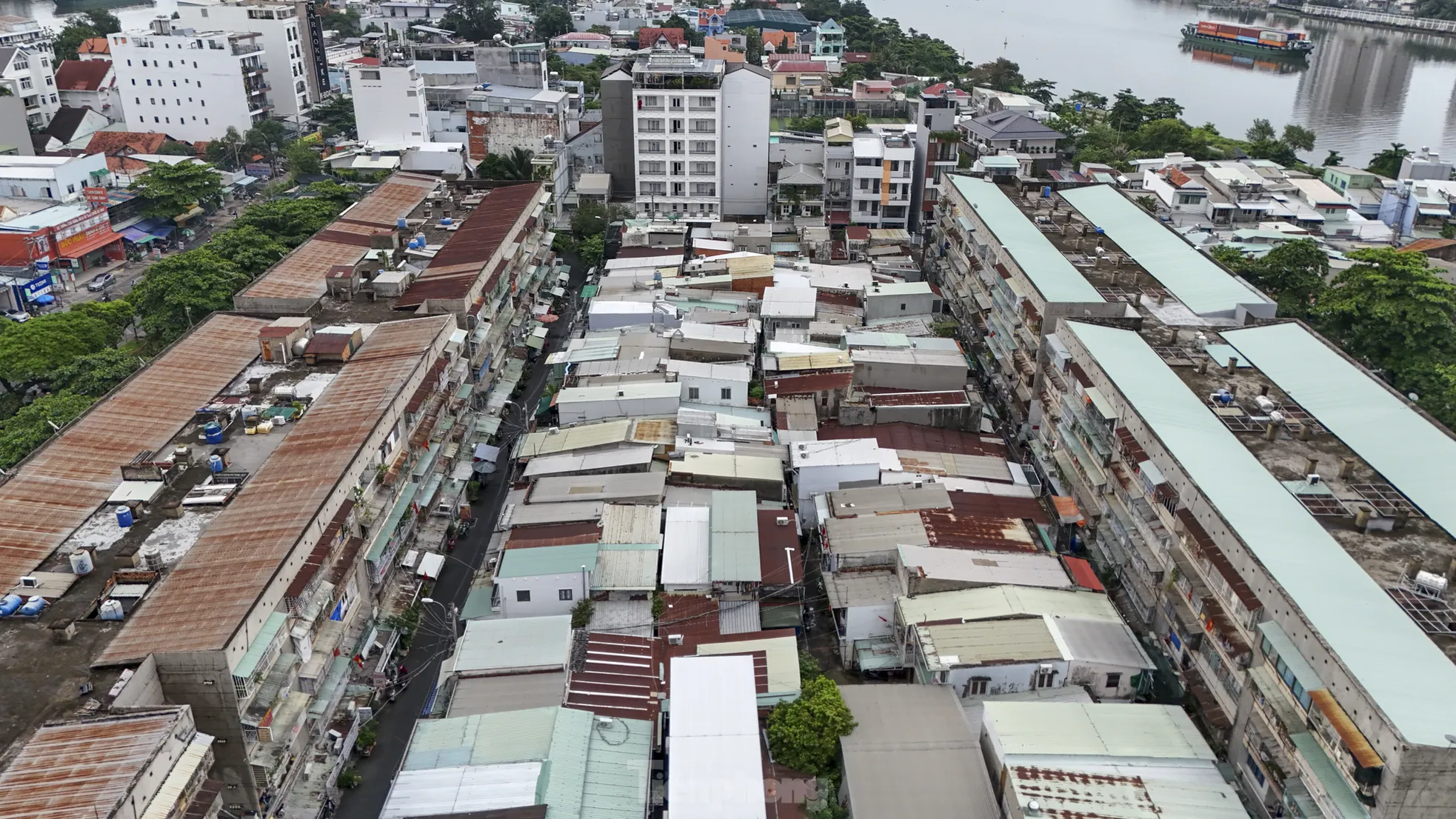 Do vướng quy hoạch treo, hạ tầng khu vực không được cải tạo, khiến nhà cửa ngày càng xuống cấp nghiêm trọng.
