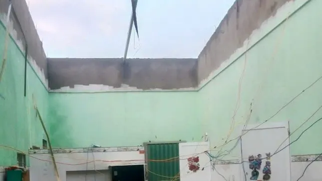 Căn nhà của một hộ dân bị tốc mái hoàn toàn. Ảnh: Người dân cung cấp