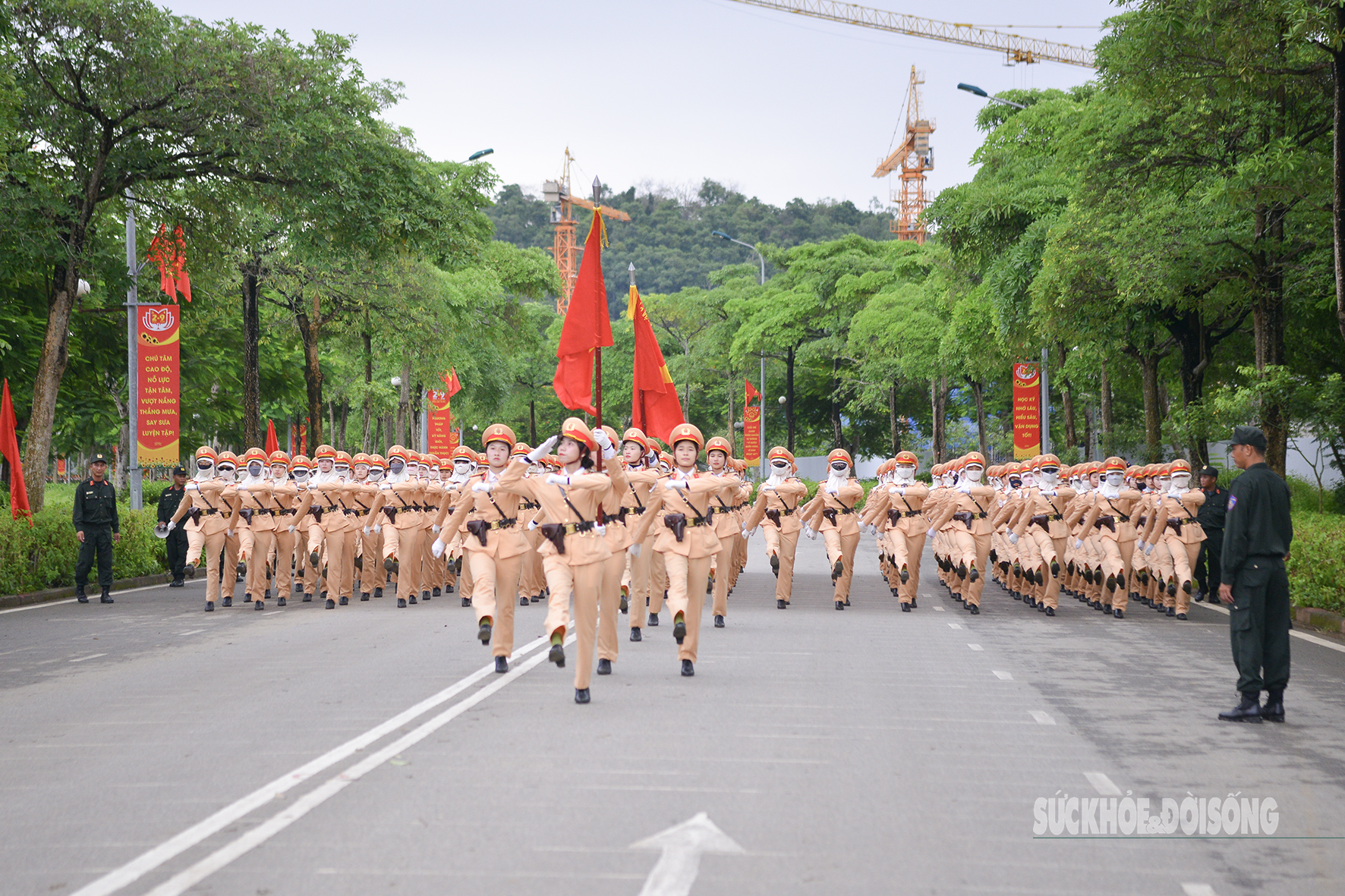 Hàng ngày Cao Thị Thùy Linh nỗ lực luyện tập để được sải bước trên Quảng trường Ba Đình dịp 2/9 tới.