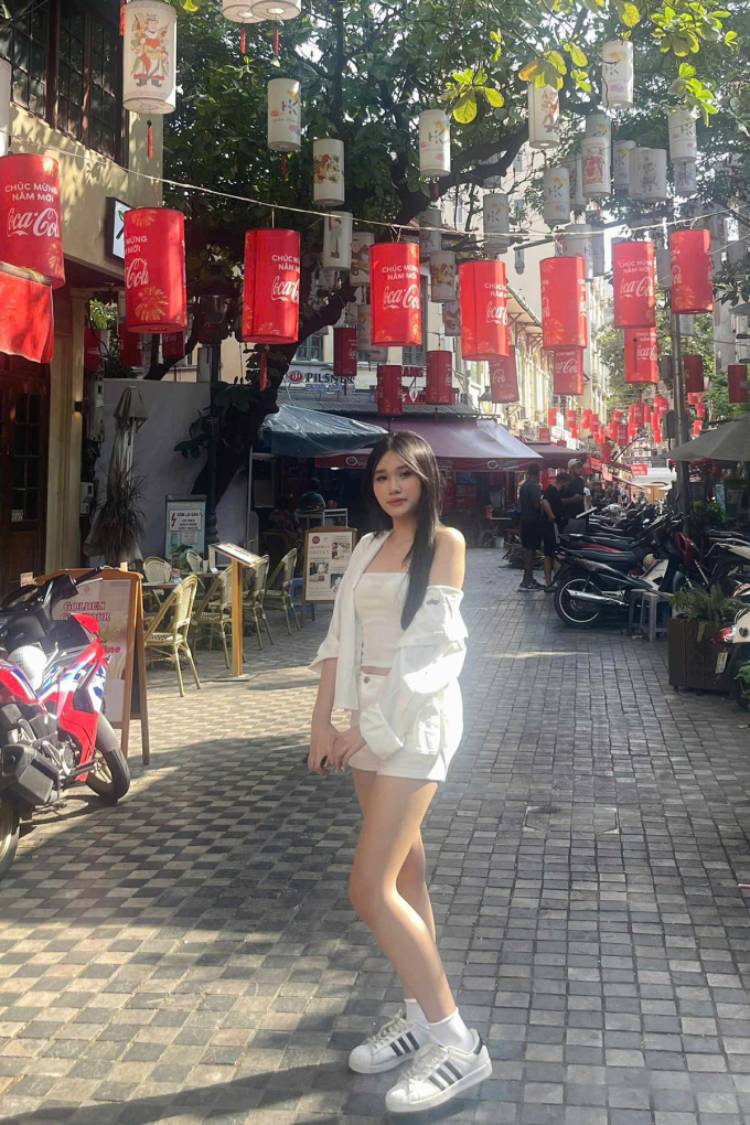 Con gái 14 tuổi cao gần 1,7 m của Minh Tiệp - 9