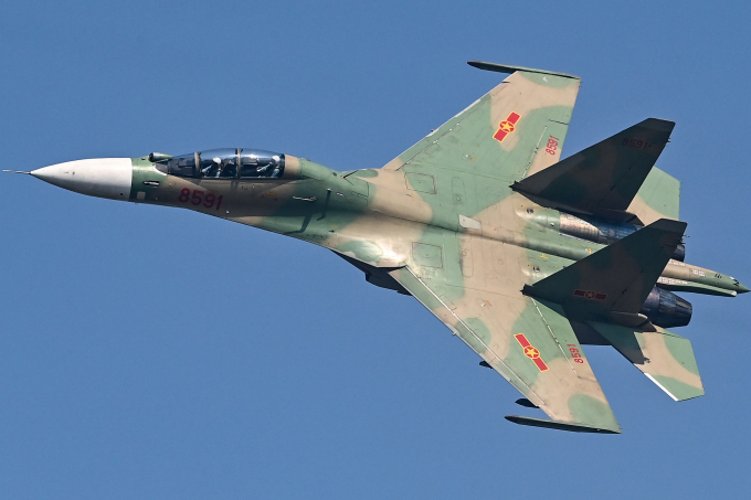 Su-30MK2 đang luyện tập trên bầu trời Hà Nội. Ảnh: Giang Huy