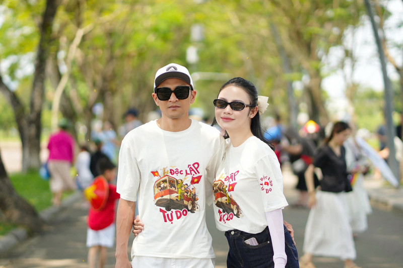 Từ khi yêu đến khi cưới, tình yêu của họ luôn nhẹ nhàng, bình yên