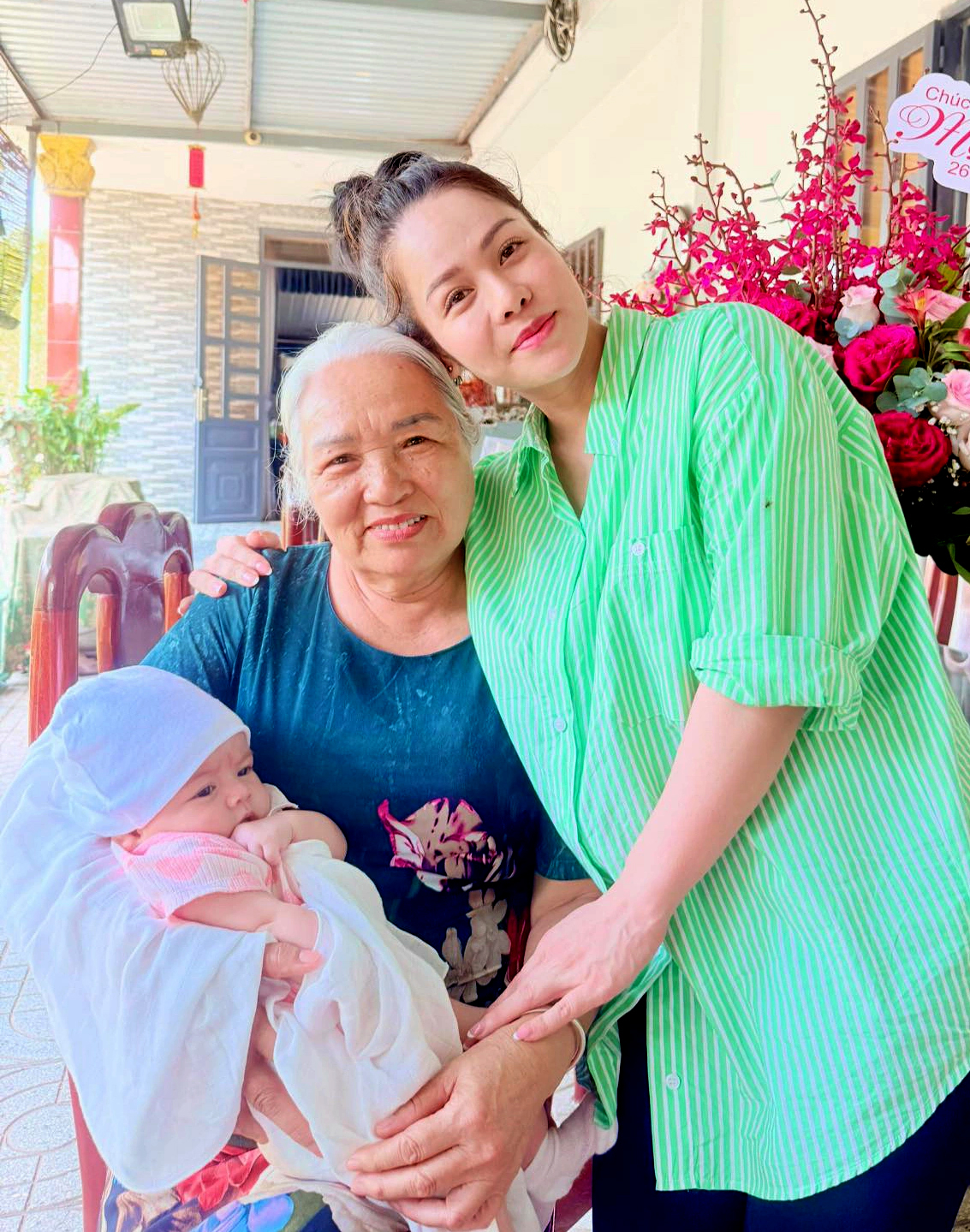 Mẹ từ quê lên phụ Nhật Kim Anh chăm con gái - 7