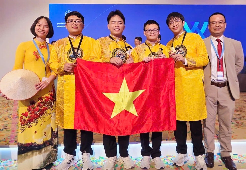 Đoàn Việt Nam tham dự kỳ thi Olympic Hóa học Quốc tế lần thứ 57 xuất sắc giành 4 huy chương Vàng. Ảnh: MOET