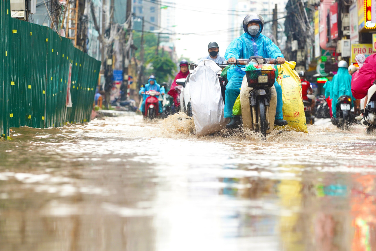 Các phương tiện lội qua biển nước.