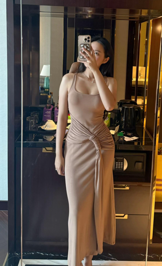 Vợ Đoàn Văn Hậu lên cân, gu thời trang ngày càng quyến rũ - 2