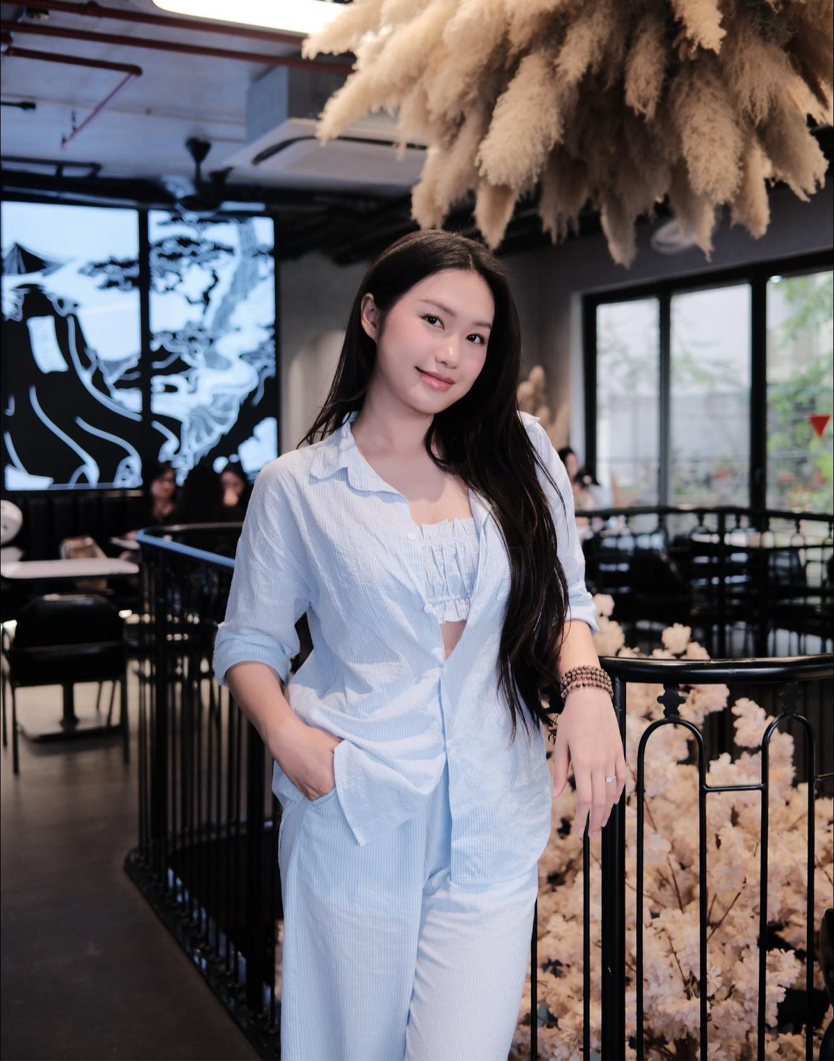 Vợ Đoàn Văn Hậu lên cân, gu thời trang ngày càng quyến rũ - 8