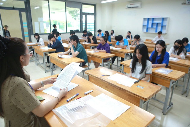 Thí sinh dự thi tốt nghiệp THPT 2025 tại a classTextlinkBaiviet hrefhttps://eva.vn/ha-noi-p1883c73.htmlHà Nội/a.