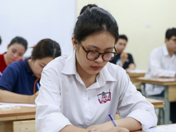 Phổ điểm môn Tiếng Anh tốt nghiệp THPT 2025 khác biệt thế nào so với năm trước?