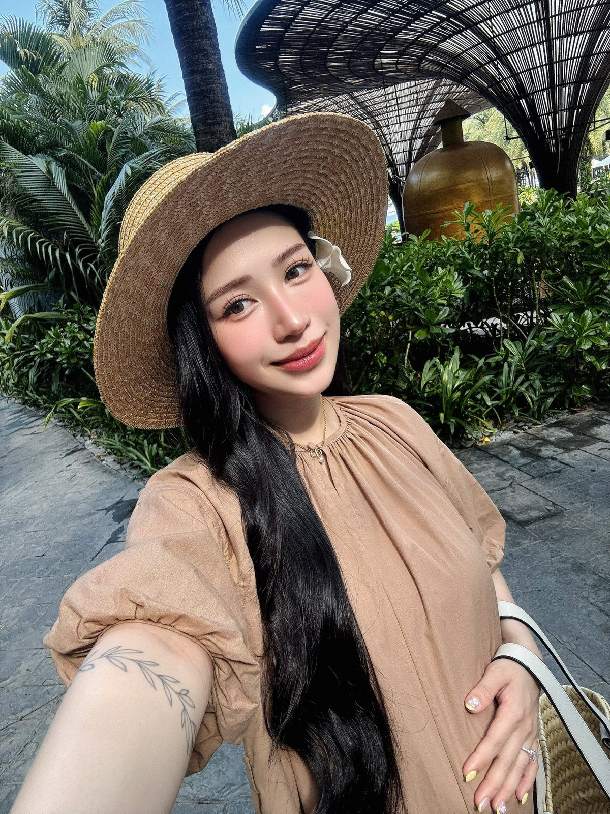 Mẹ bầu amp;#34;hot nhất cõi mạngamp;#34; Joyce Phạm style đi biển cực cuốn - 9