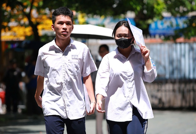 Thí sinh thi tốt nghiệp THPT 2025 tại a classTextlinkBaiviet hrefhttps://eva.vn/ha-noi-p1883c73.htmlHà Nội/a.