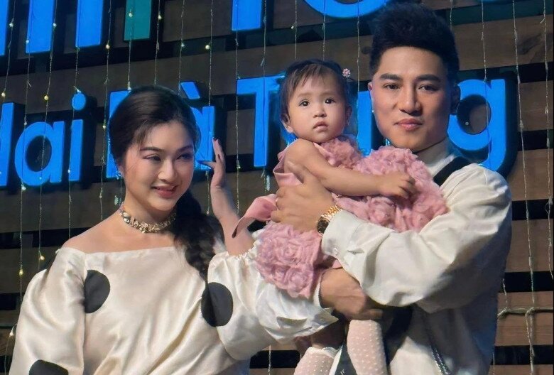Thanh Trúc công khai ông xã Chung Khải Phong trong tiệc thôi nôi của ái nữ.