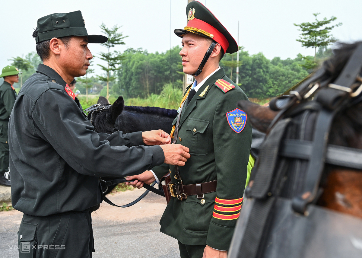 Các buổi tập luyện, chiến sĩ mặc trang phục giống như lúc diễu binh để làm quen. Mỗi người được phát hai bộ.