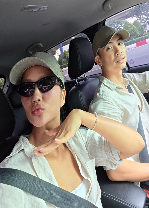 Tuấn Khôi đưa Hhen Niê đi chơi, ở nhà làm trò hài hước cho vợ vui. Ảnh: FB Hhen Niê.