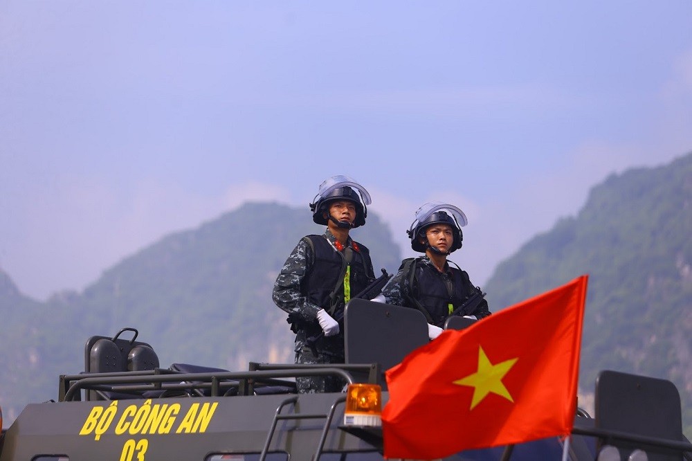 Lượng lượng Công an tham gia tổng hợp luyện. Ảnh: PHI HÙNG.