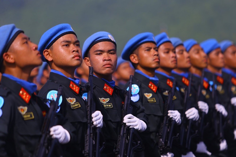 Đây là đợt tổng hợp luyện lần thứ nhất của lực lượng Quân đội, Công an, nhằm tiếp tục đánh giá kết quả, rút kinh nghiệm công tác huấn luyện, làm cơ sở cho các đơn vị tiếp tục huấn luyện lực lượng tham gia diễu binh, diễu hành trong Lễ kỷ niệm 80 năm Cách mạng Tháng Tám thành công và Quốc khánh nước Cộng hòa xã hội chủ nghĩa Việt Nam đạt kết quả cao nhất. Ảnh: PHI HÙNG.