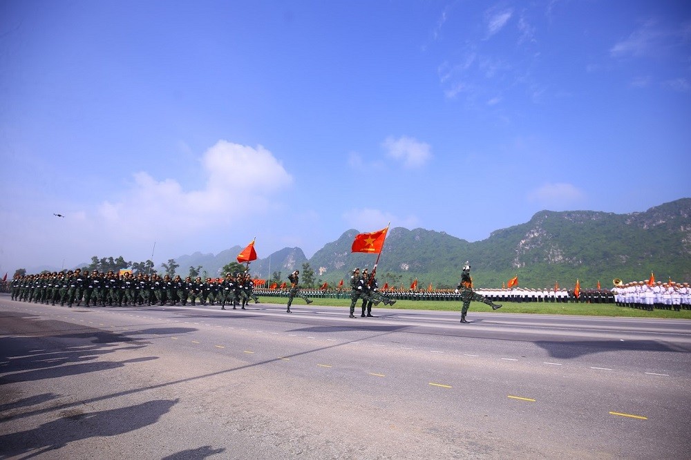 Đội hình diễu binh, diễu hành trong tổng hợp luyện lần này có 18 khối đứng, 43 khối đi. Ảnh: PHI HÙNG.