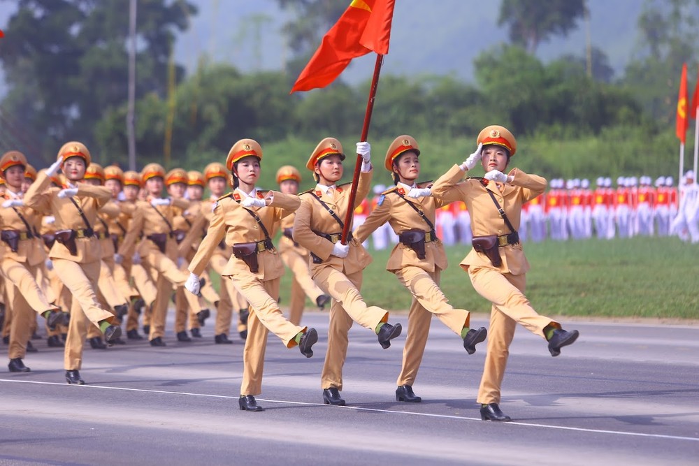 Khối nữ Cảnh sát giao thông. Ảnh: PHI HÙNG