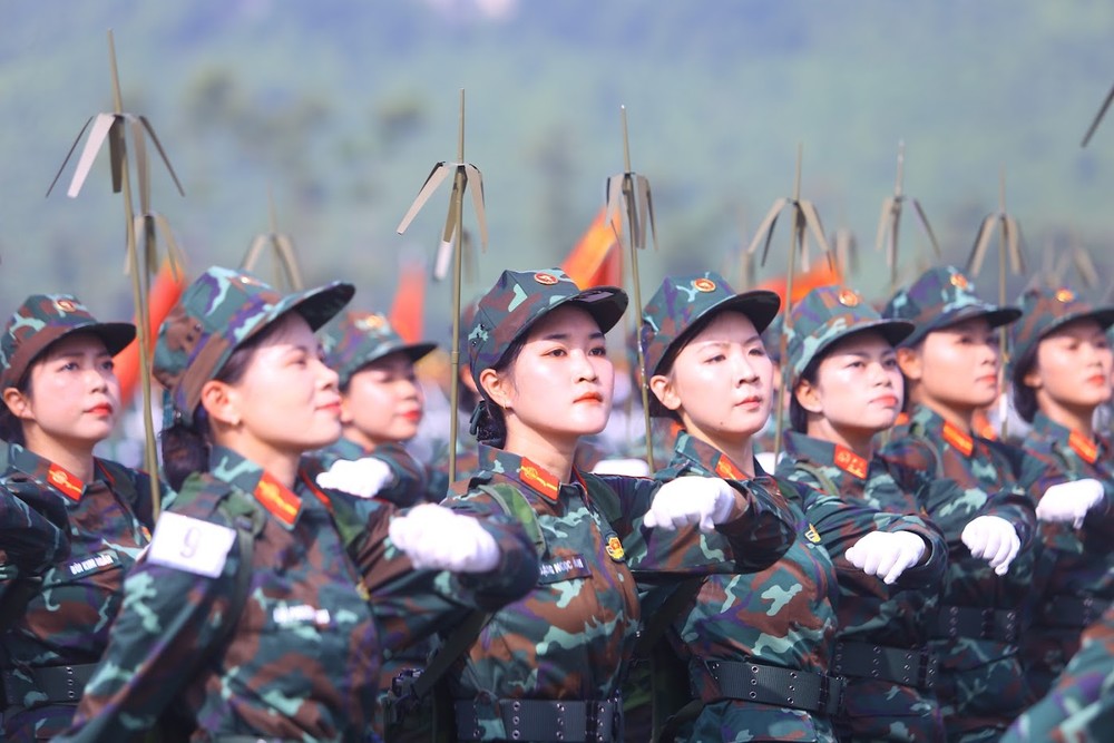 Trong đó có 7 khối nữ Quân đội và 2 khối nữ Công an. Ảnh: PHI HÙNG
