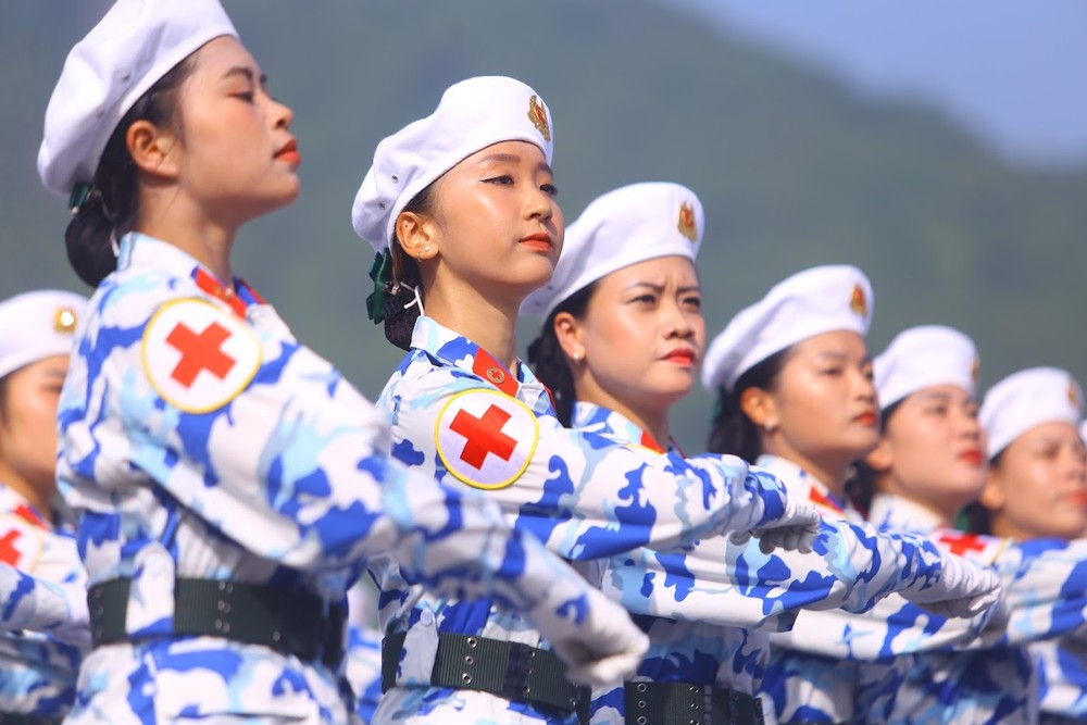 Khối nữ sĩ quan Quân y. Ảnh: PHI HÙNG