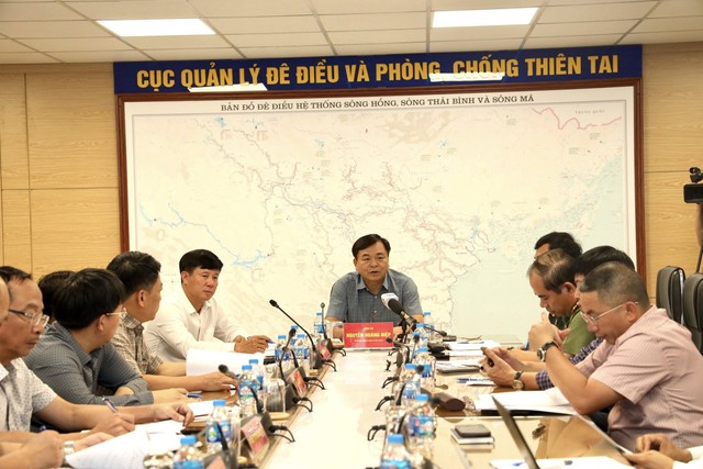 Thứ trưởng Bộ Nông nghiệp và Môi trường Nguyễn Hoàng Hiệp chủ trì cuộc họp.