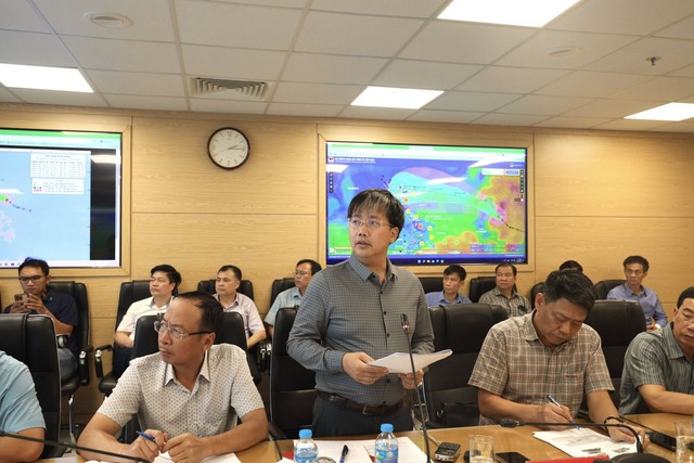Ông Mai Văn Khiêm, Giám đốc Trung tâm Dự báo Khí tượng Thủy văn Quốc gia đưa ra những nhận định ban đầu về bão Wipha.