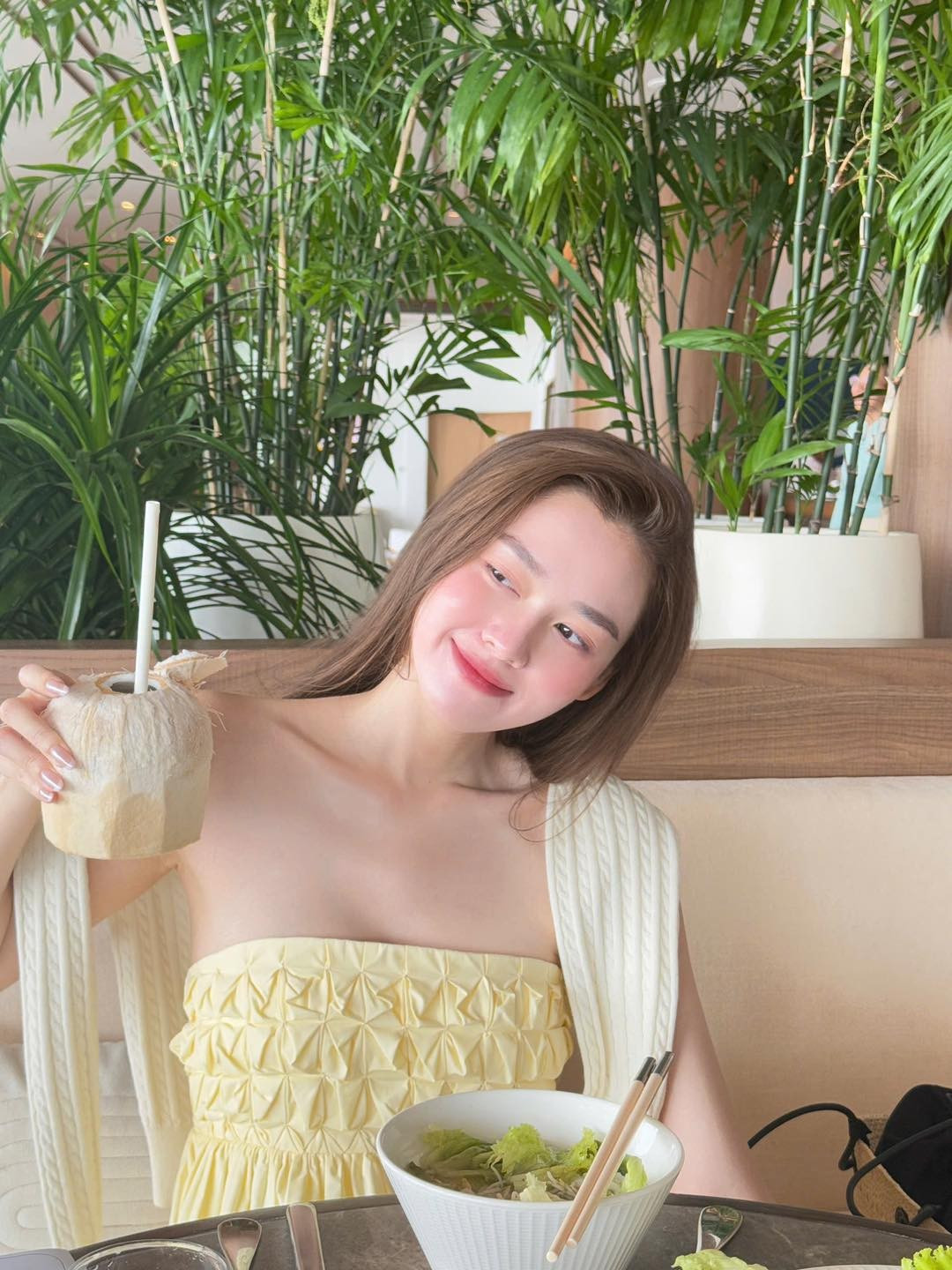 Làm mẹ trẻ nhất showbiz, Tường San đẹp rực rỡ như nàng thơ - 4