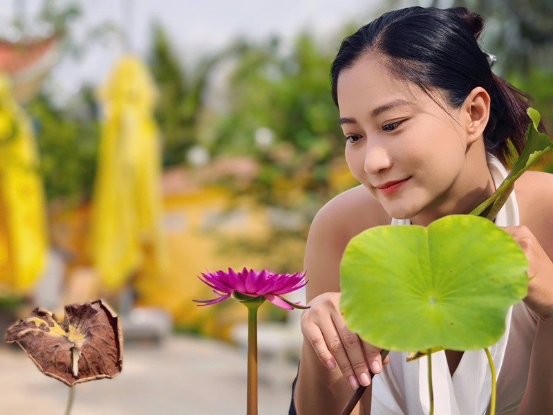 Bạn gái 9x của NSND Việt Anh ngày càng gợi cảm - 4