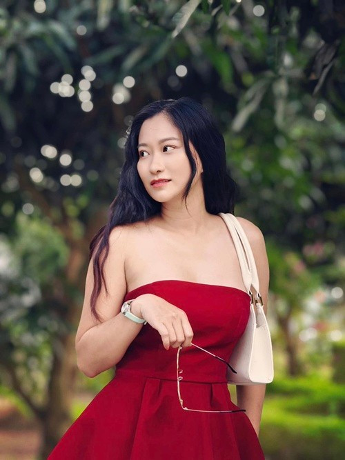 Bạn gái 9x của NSND Việt Anh ngày càng gợi cảm - 9