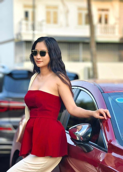 Bạn gái 9x của NSND Việt Anh ngày càng gợi cảm - 8