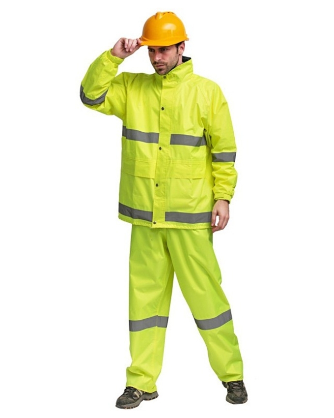 Nên chọn áo mưa màu sáng, có dải phản quang để dễ nhận diện.