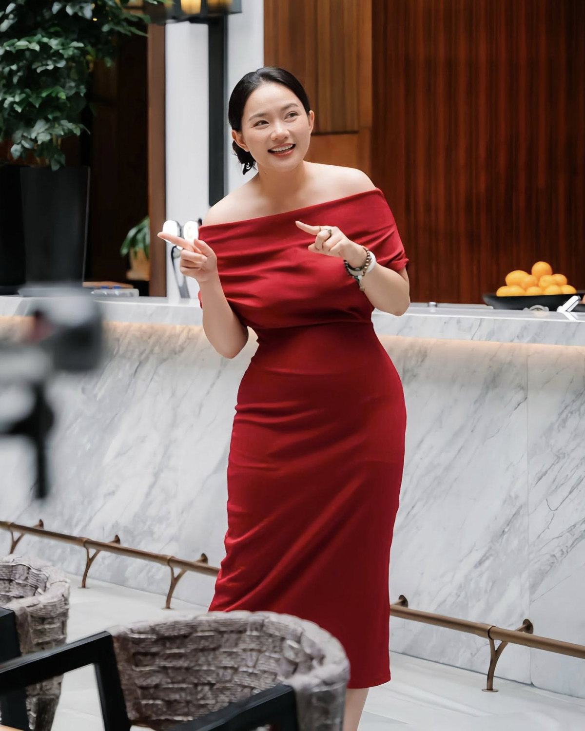 Tăng gần 20 kg nhưng Phan Như Thảo giữ được đường cong vòng nào ra vòng nấy. Thân hình đầy đặn, có thắt eo giúp cô chinh phục kiểu đầm thun ôm sát body.