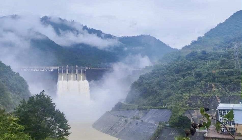Thủy điện Bản Vẽ đạt lưu lượng nước chạm ngưỡng đỉnh lũ.