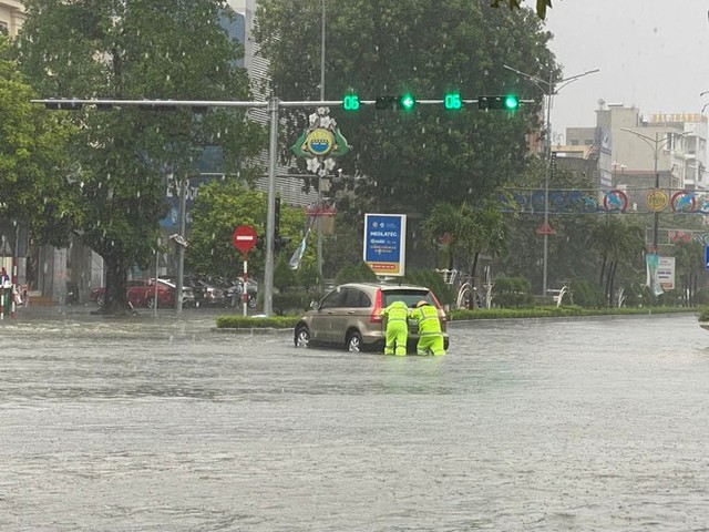 Theo dự báo thời tiết, Bắc Bộ, Trung Bộ tiếp tục có mưa lớn, nguy cơ ngập úng xảy ra nhiều nơi. Ảnh minh họa: TL