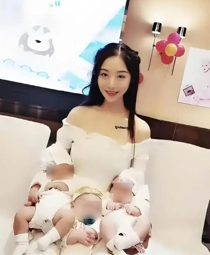 Tuyết Kha sinh 3 em bé. Ảnh: Sohu