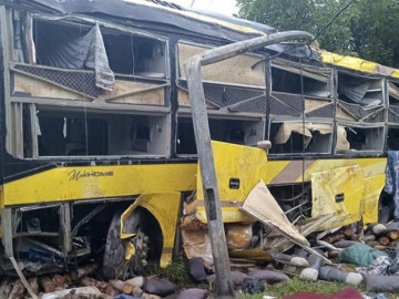 Lật xe khách ở Hà Tĩnh, 10 người tử vong