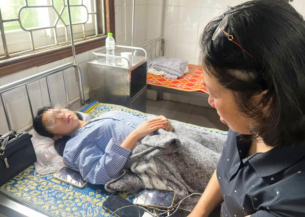 Nữ sinh mất đi mẹ và người thân trong chuyến du lịch định mệnh.