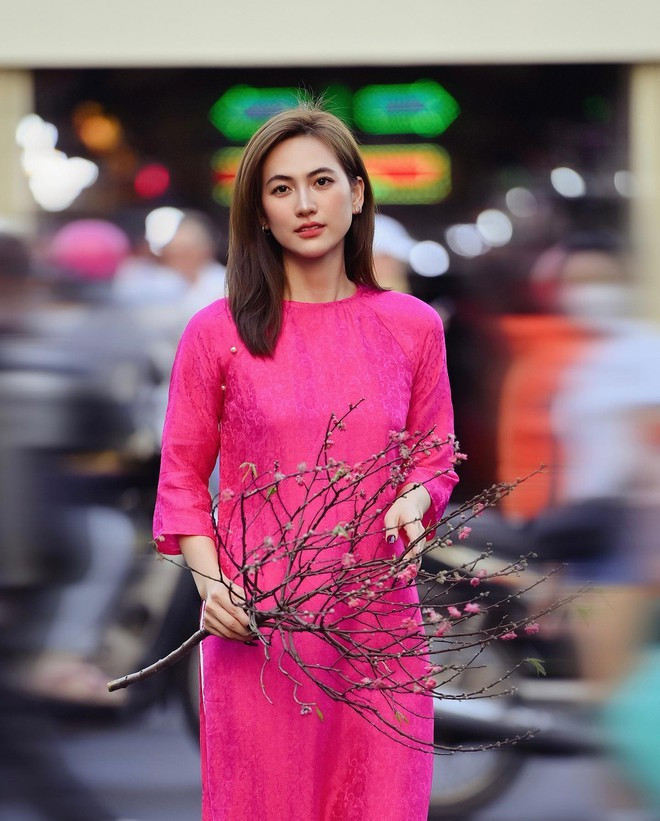 Phương Anh Đào cũng nhiều lần đốn tim cộng đồng mạng với visual trong trẻo khi diện tà áo dài truyền thống.