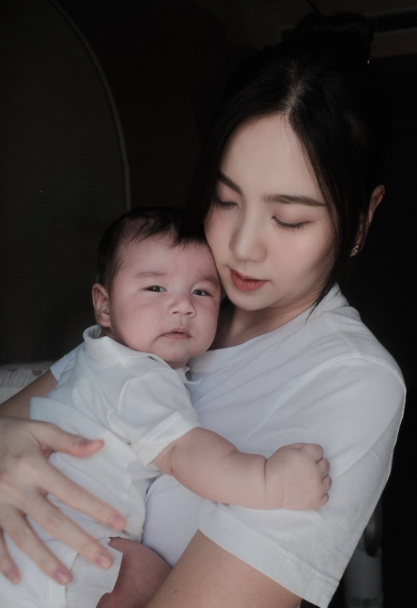 MC Mai Ngọc thường xuyên cập nhật hành trình nuôi con nhỏ lên trang cá nhân.