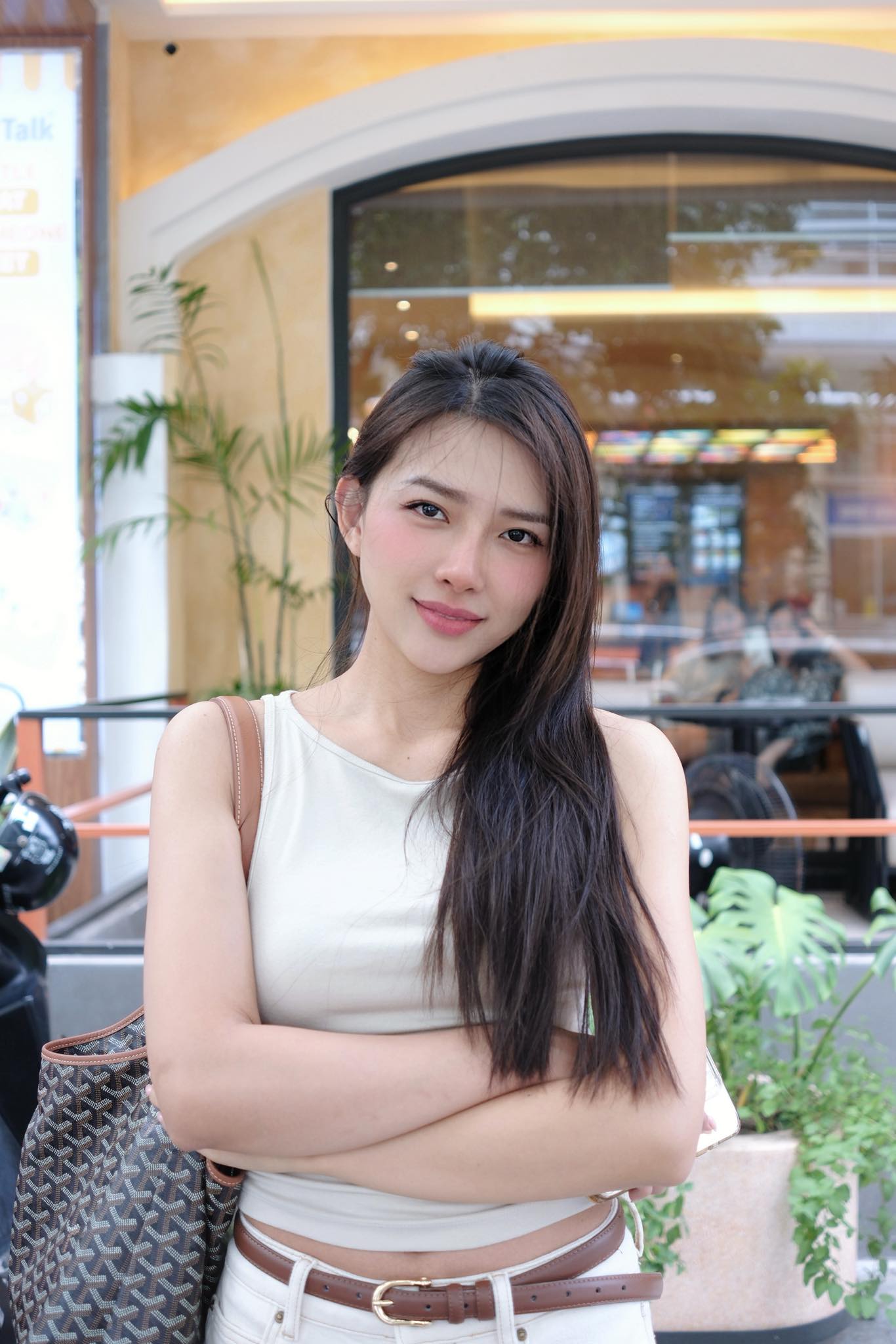 Vợ Phan Mạnh Quỳnh sở hữu nhan sắc xinh đẹp cùng vóc dáng nóng bỏng dù đã trải qua 1 lần sinh nở.