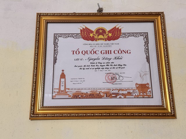 Tấm Bằng Tổ quốc ghi công liệt sĩ Thiếu tá Nguyễn Đăng Khải. Ảnh: TG