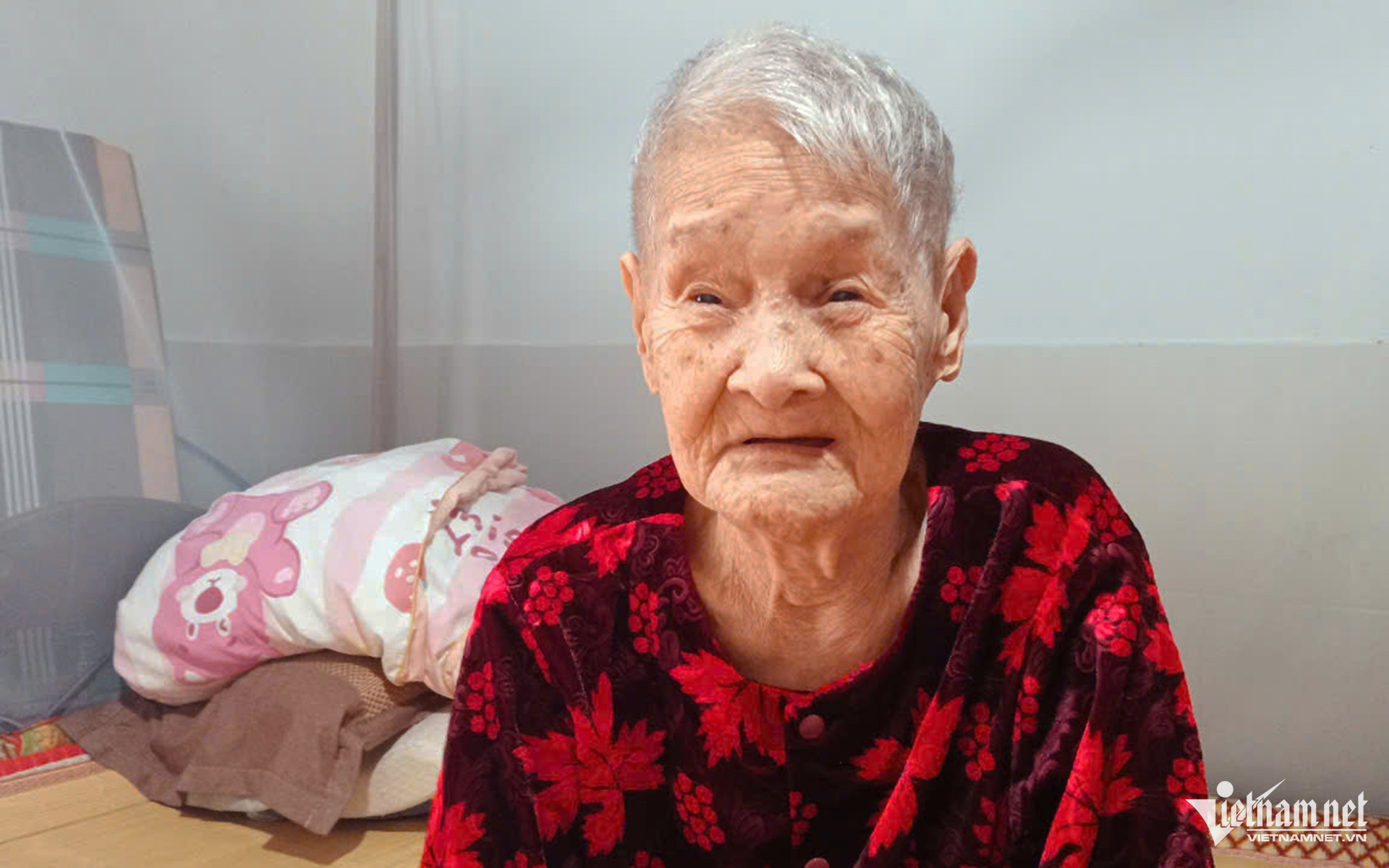 Mẹ Việt Nam anh hùng Nguyễn Thị Ngụ năm nay đã 108 tuổi, vẫn còn khá minh mẫn. Ảnh: Sỹ Thông