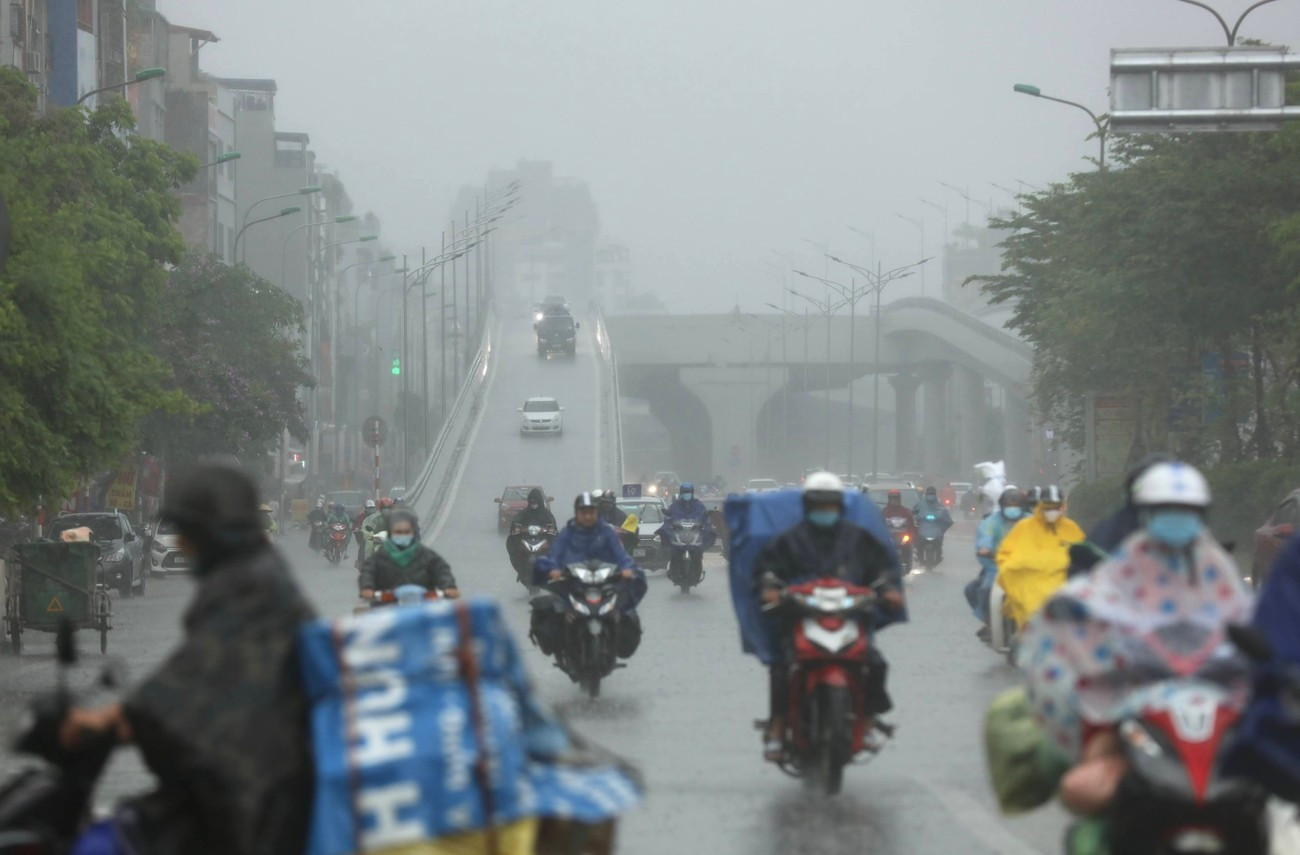 Những mảnh mây rách trên bầu trời không nhất thiết báo hiệu thời tiết cực đoan, nhưng dù sao cũng là dấu hiệu sắp có mưa dông, thời tiết không ổn định. Ảnh: TPO.