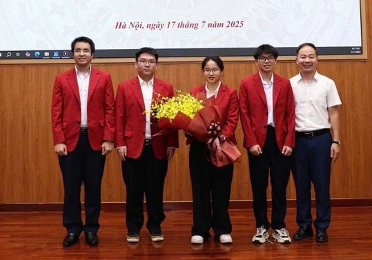 Đội tuyển quốc gia Việt Nam trong lễ xuất quân tham dự Olympic Sinh học Quốc tế (IBO) năm 2025.