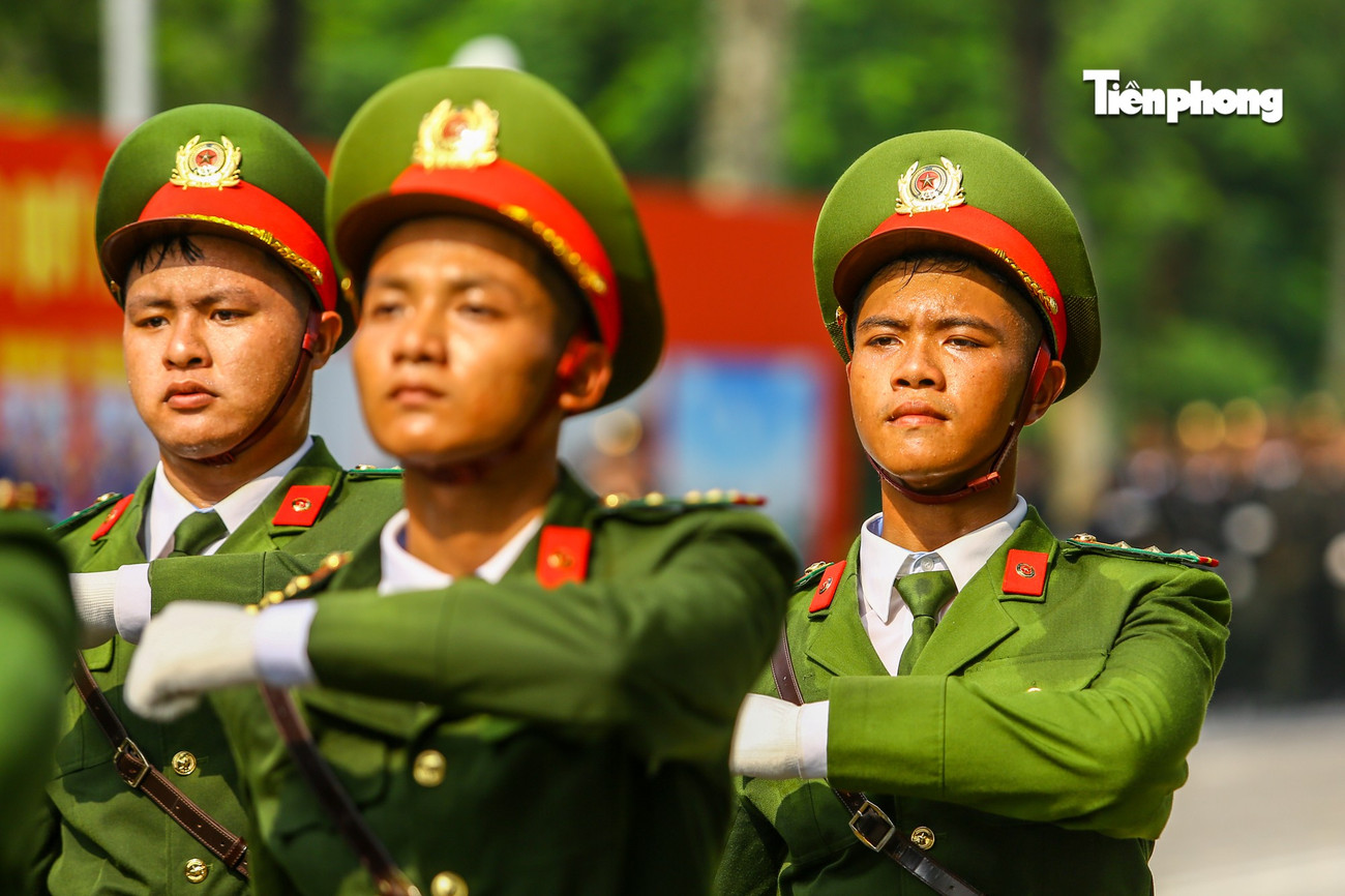 Quá trình huấn luyện được triển khai theo nhiều giai đoạn, bảo đảm các khối tham gia nắm chắc kỹ thuật, giữ đội hình đồng đều, đẹp mắt trong lễ diễu binh.