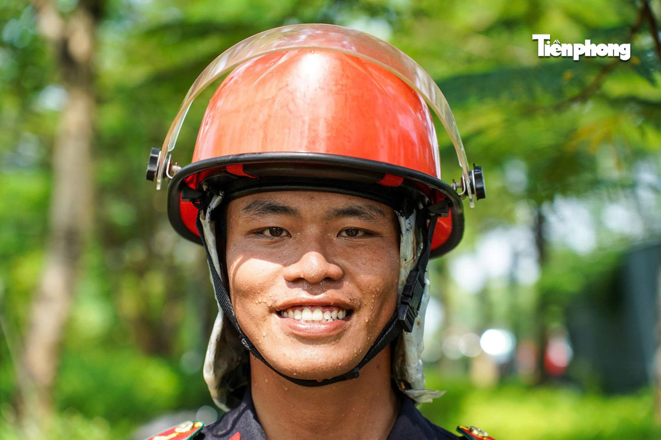 Vệt nắng hằn trên thao trường amp;#34;đỏ lửaamp;#34; tập luyện A80 - 4