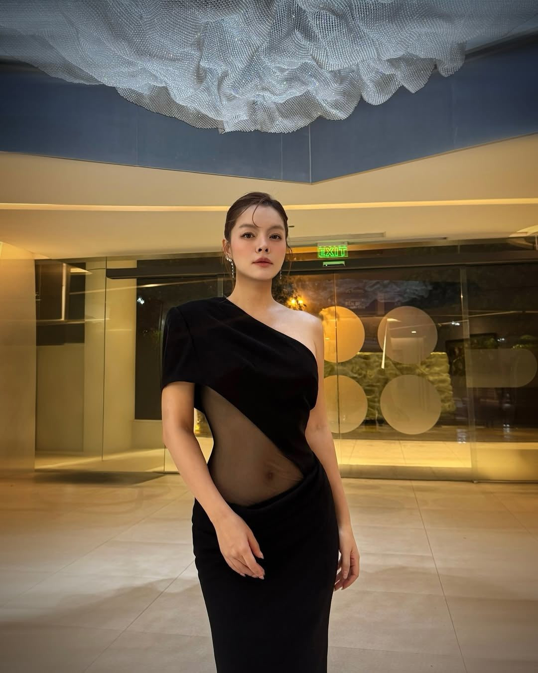 Giọng ca Tất cả sẽ thay em như lão hóa ngược, chẳng hề thua kém hot girl. Ảnh: FB Phạm Quỳnh Anh