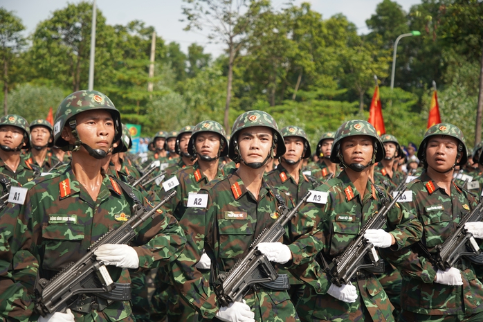Chiến sĩ quân đội đổ mồ hôi trên thao trường, sẵn sàng diễu binh, diễu hành ngày Quốc khánh 2-9 - 4